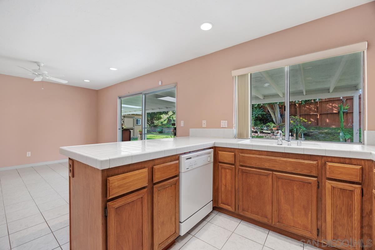 Detail Gallery Image 15 of 27 For 4445  Sunburst Dirve, Oceanside,  CA 92056 - 4 Beds | 2 Baths