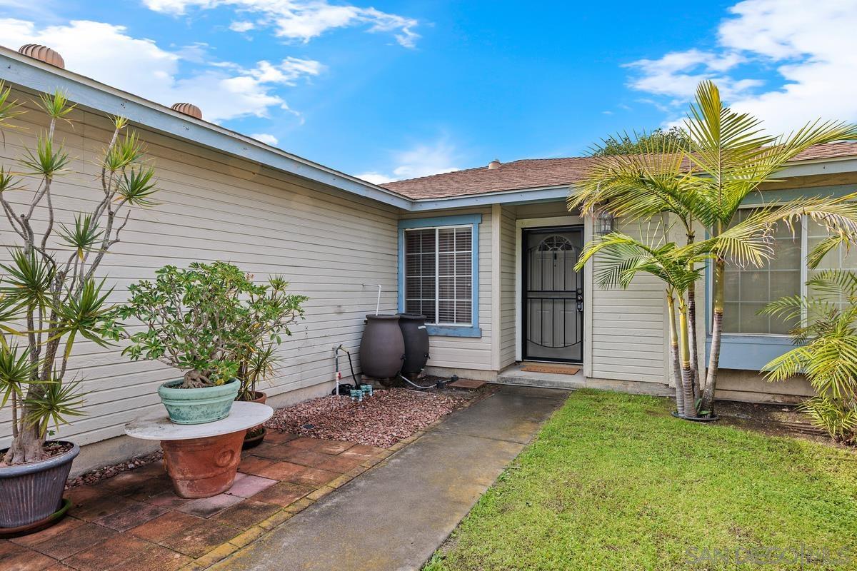 Detail Gallery Image 3 of 27 For 4445  Sunburst Dirve, Oceanside,  CA 92056 - 4 Beds | 2 Baths