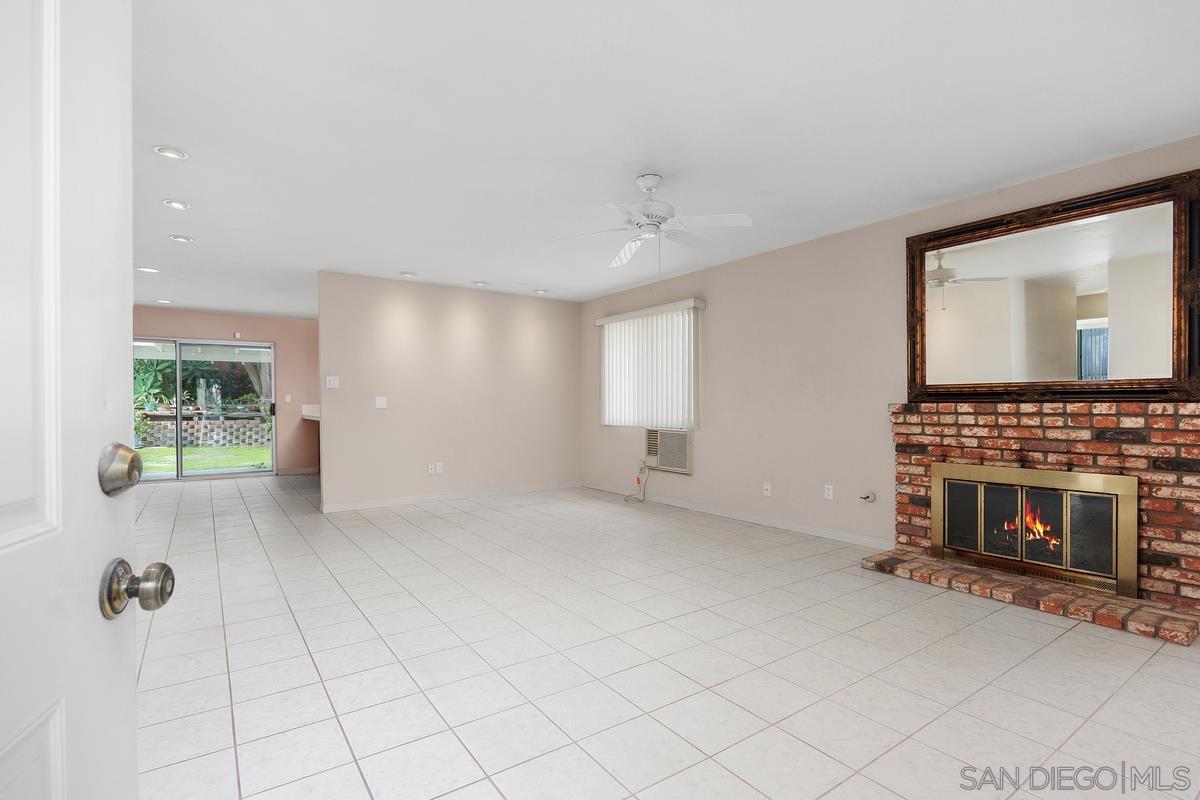 Detail Gallery Image 4 of 27 For 4445  Sunburst Dirve, Oceanside,  CA 92056 - 4 Beds | 2 Baths