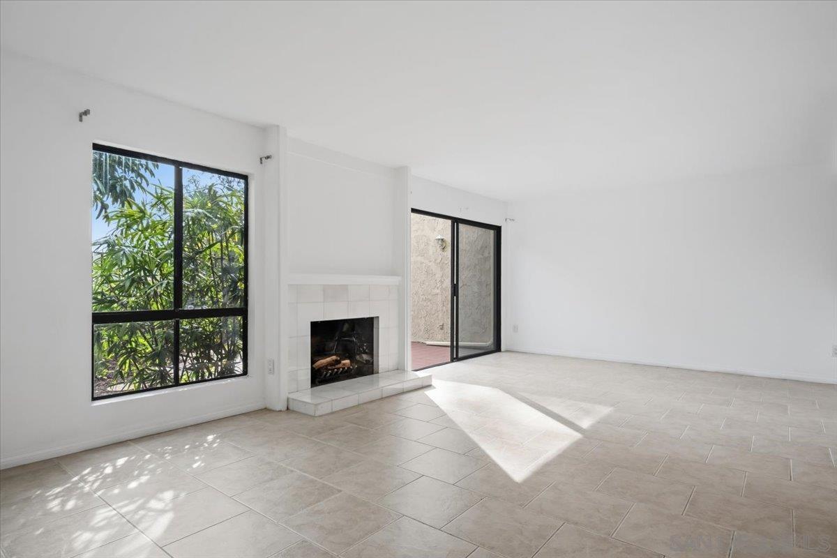 Detail Gallery Image 11 of 66 For 8725  Caminito Abrazo, La Jolla,  CA 92037 - 4 Beds | 2/1 Baths