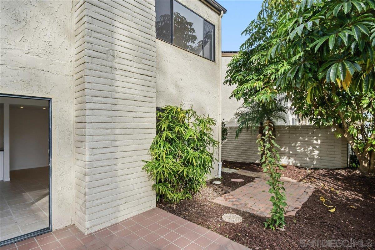 Detail Gallery Image 15 of 66 For 8725  Caminito Abrazo, La Jolla,  CA 92037 - 4 Beds | 2/1 Baths