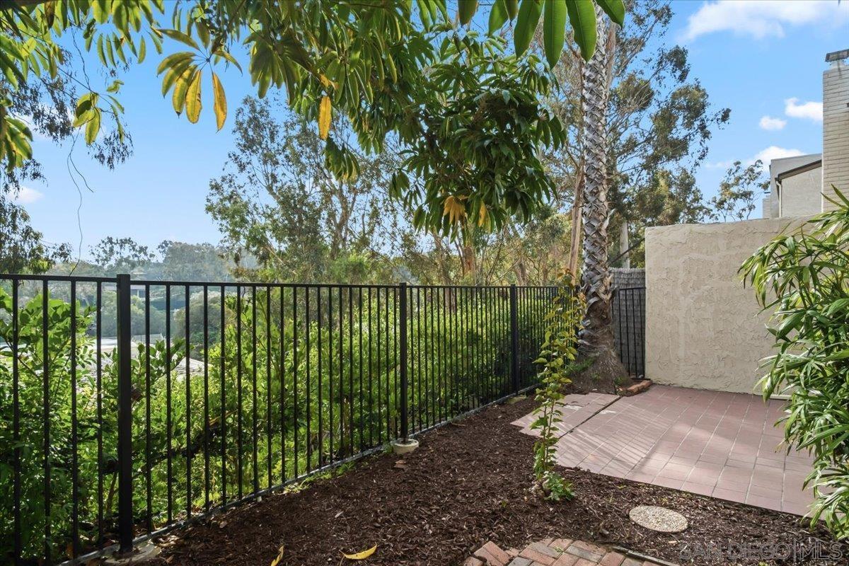 Detail Gallery Image 16 of 66 For 8725  Caminito Abrazo, La Jolla,  CA 92037 - 4 Beds | 2/1 Baths