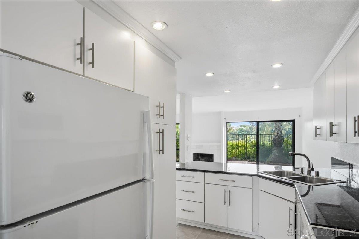 Detail Gallery Image 23 of 66 For 8725  Caminito Abrazo, La Jolla,  CA 92037 - 4 Beds | 2/1 Baths