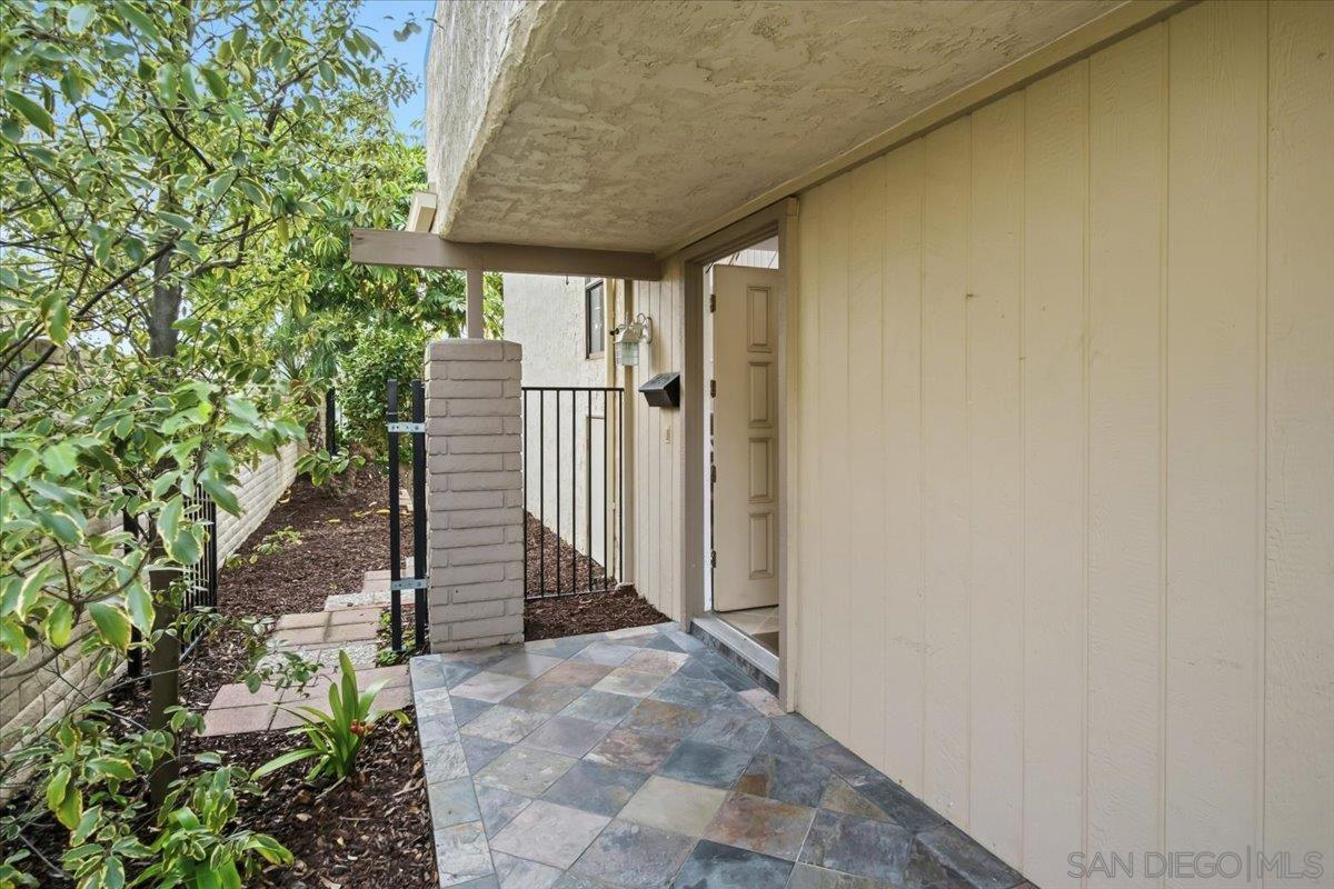 Detail Gallery Image 31 of 66 For 8725  Caminito Abrazo, La Jolla,  CA 92037 - 4 Beds | 2/1 Baths