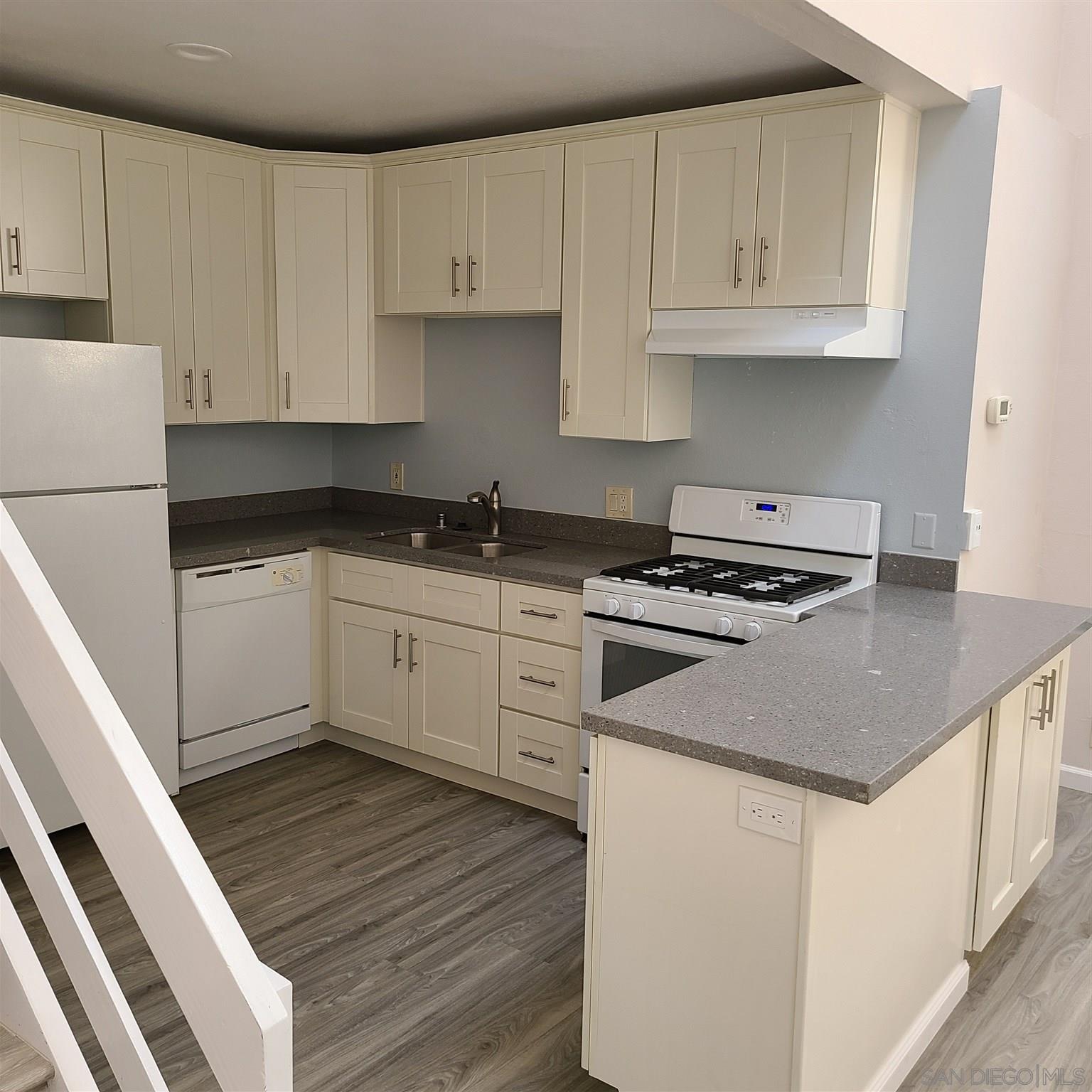 Detail Gallery Image 13 of 17 For 245-247 E Glaucus Street  247a, Encinitas,  CA 92024 - 2 Beds | 1 Baths