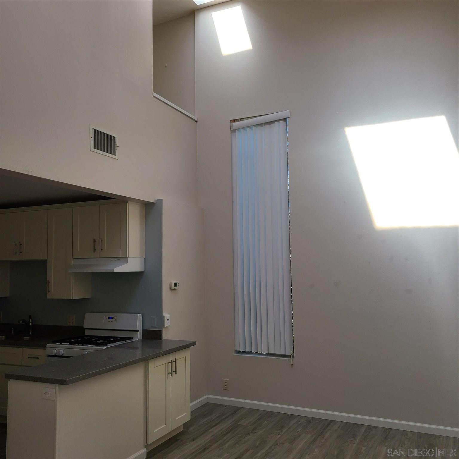 Detail Gallery Image 3 of 17 For 245-247 E Glaucus Street  247a, Encinitas,  CA 92024 - 2 Beds | 1 Baths