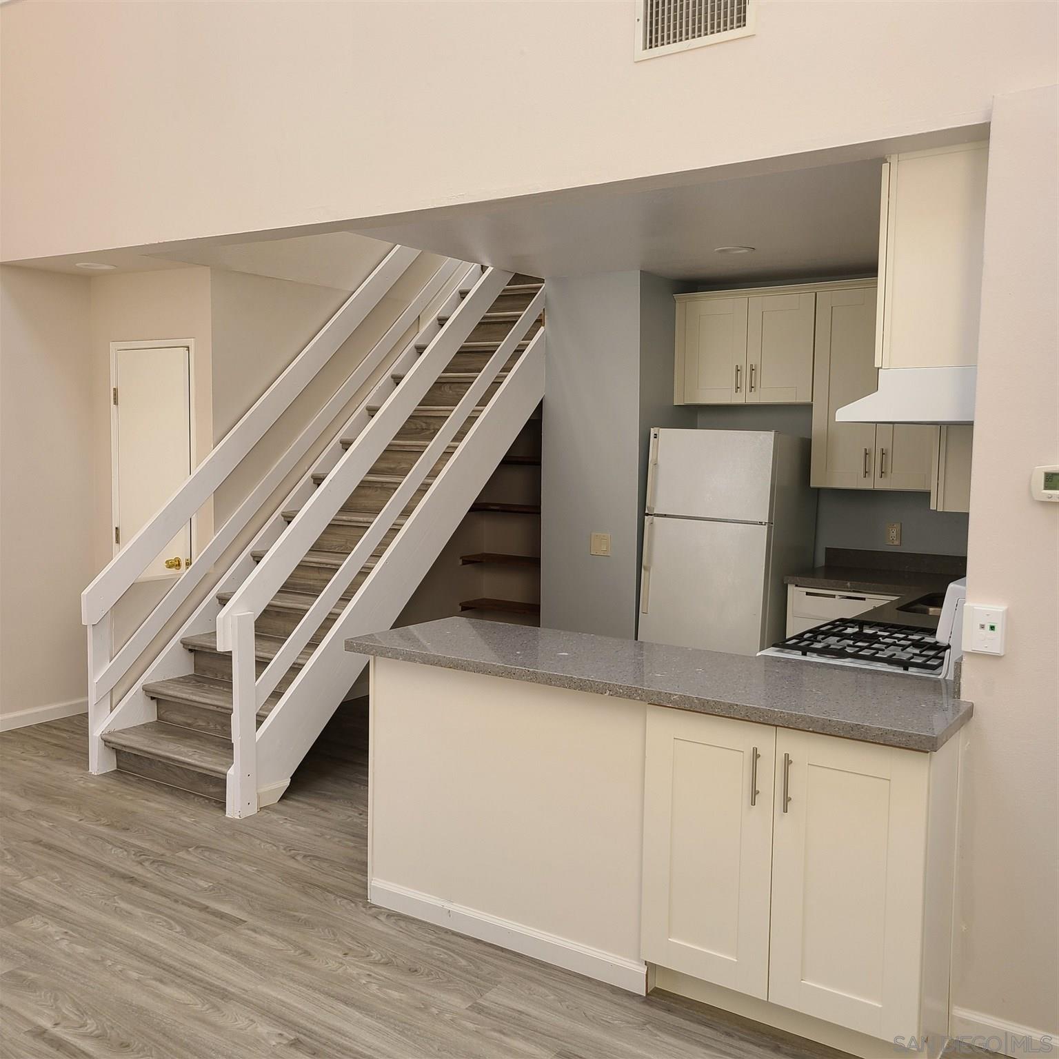 Detail Gallery Image 7 of 17 For 245-247 E Glaucus Street  247a, Encinitas,  CA 92024 - 2 Beds | 1 Baths