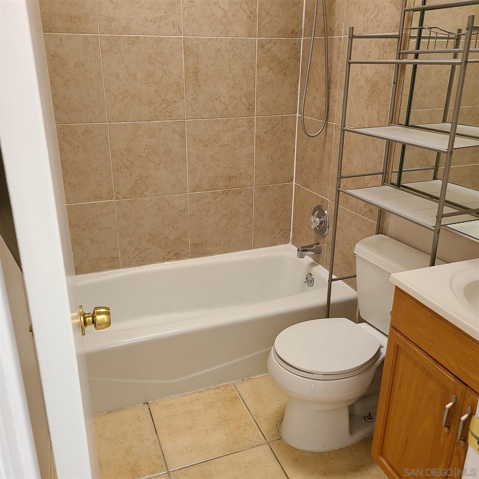 Detail Gallery Image 10 of 17 For 245-247 E Glaucus Street  247a, Encinitas,  CA 92024 - 2 Beds | 1 Baths