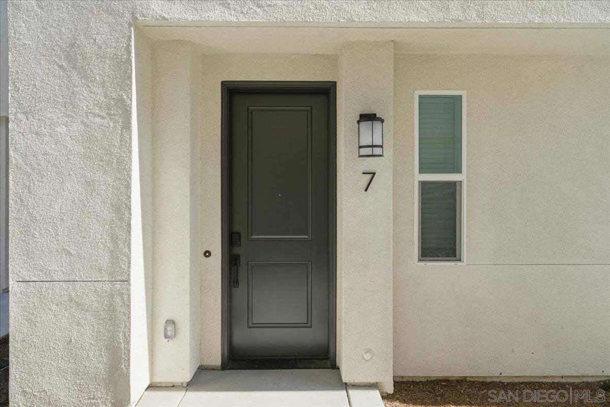 Detail Gallery Image 2 of 39 For 850  Kili St  #7,  Chula Vista,  CA 91911 - 3 Beds | 2/1 Baths