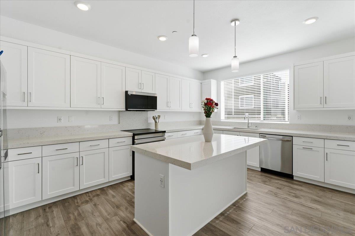 Detail Gallery Image 12 of 39 For 850  Kili St  #7,  Chula Vista,  CA 91911 - 3 Beds | 2/1 Baths