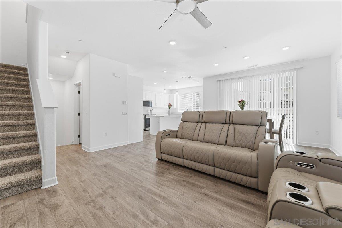 Detail Gallery Image 4 of 39 For 850  Kili St  #7,  Chula Vista,  CA 91911 - 3 Beds | 2/1 Baths