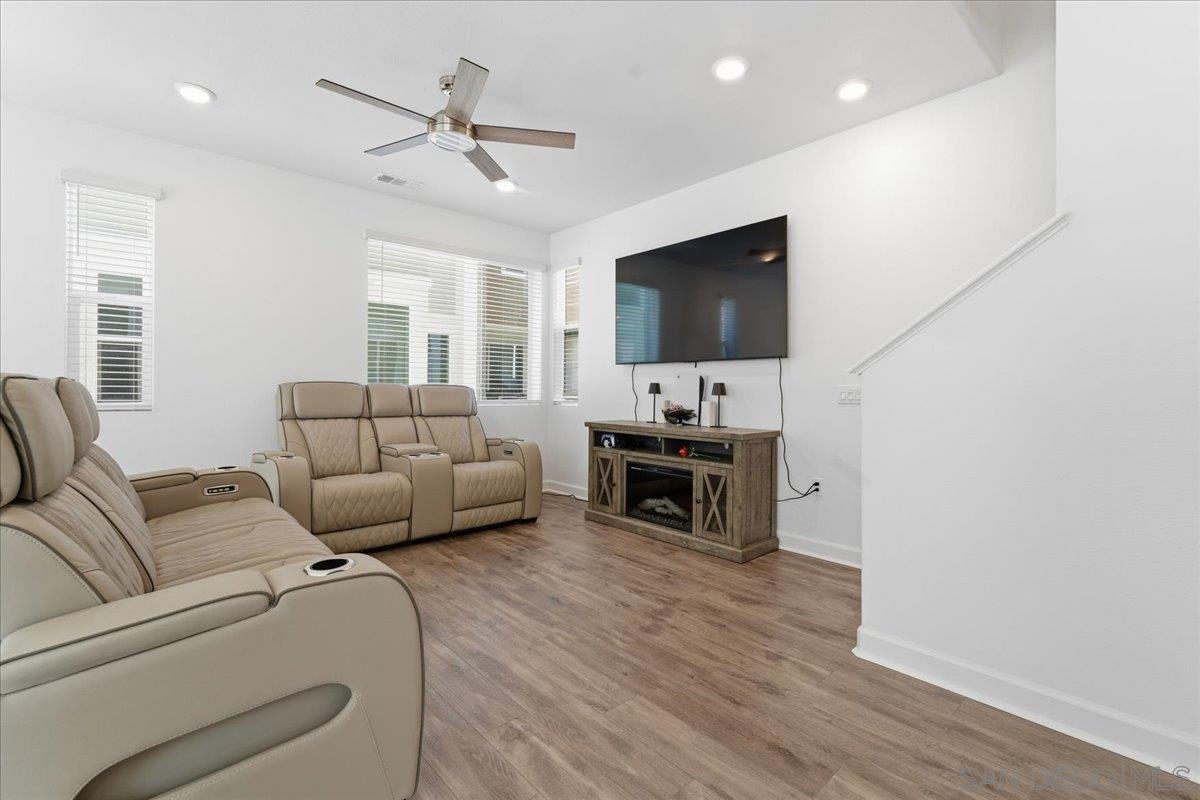 Detail Gallery Image 5 of 39 For 850  Kili St  #7,  Chula Vista,  CA 91911 - 3 Beds | 2/1 Baths