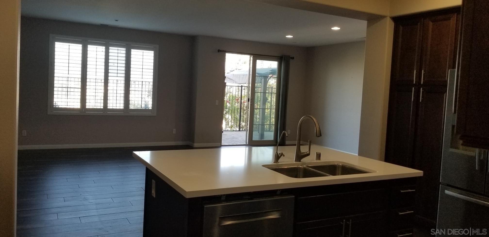 Detail Gallery Image 5 of 23 For 2236  Antonio  20, Chula Vista,  CA 91915 - 4 Beds | 3 Baths