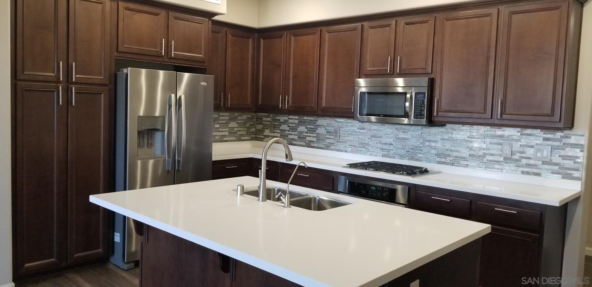 Detail Gallery Image 6 of 23 For 2236  Antonio  20, Chula Vista,  CA 91915 - 4 Beds | 3 Baths