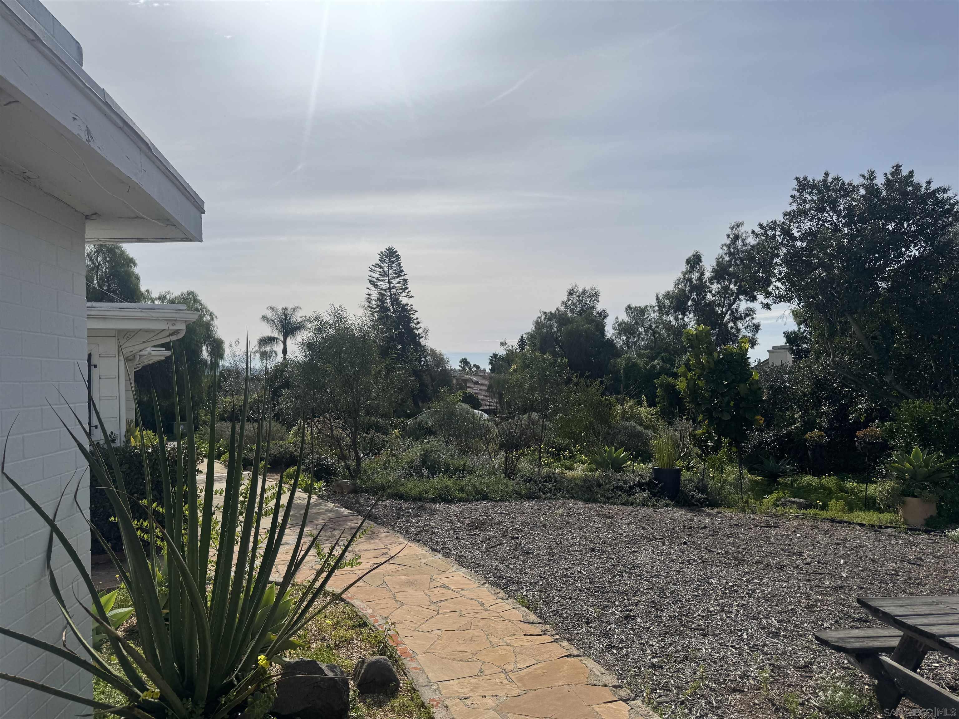 Detail Gallery Image 15 of 29 For 630  Cortez Ave, Vista,  CA 92084 - 3 Beds | 2/1 Baths