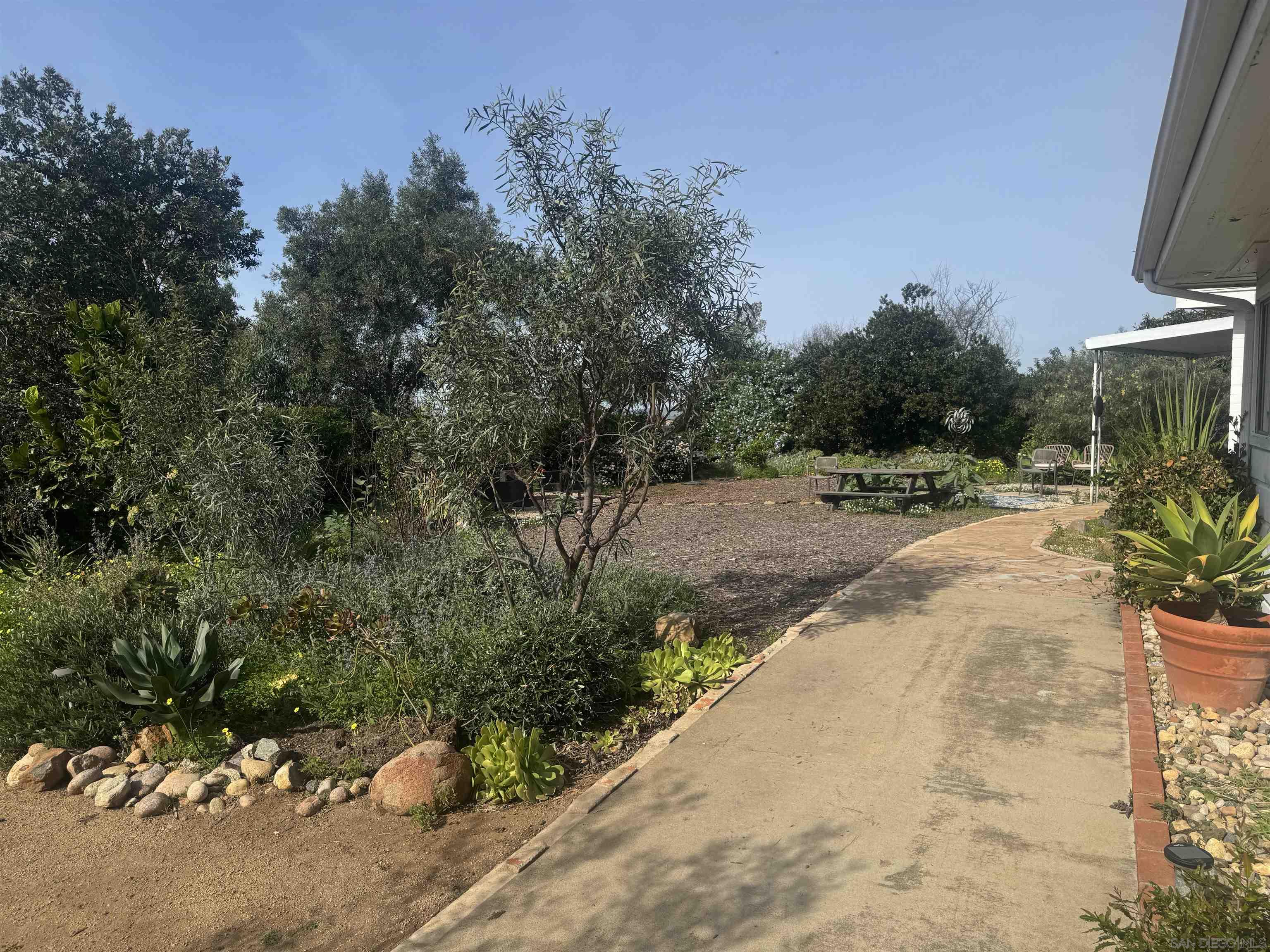 Detail Gallery Image 21 of 29 For 630  Cortez Ave, Vista,  CA 92084 - 3 Beds | 2/1 Baths