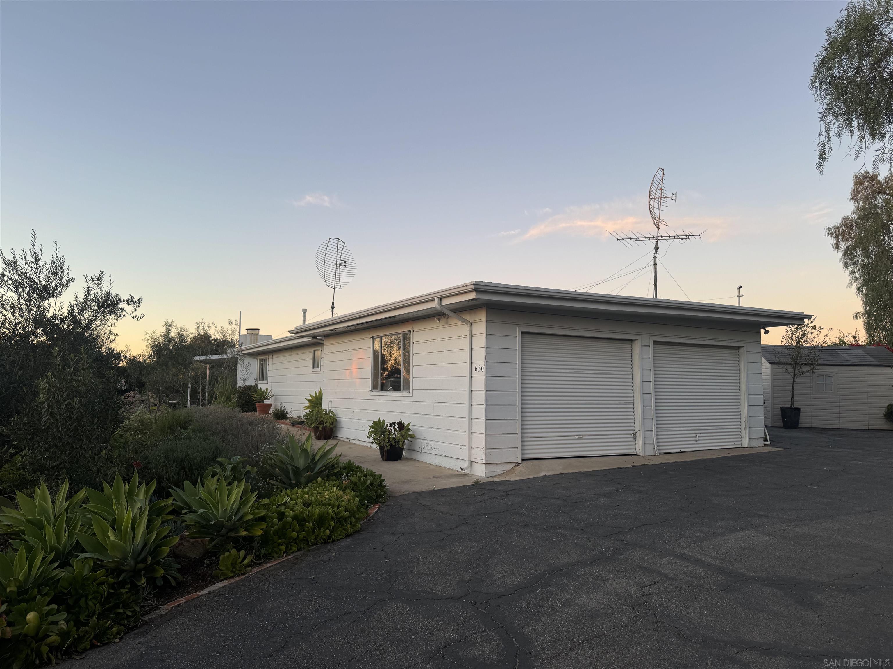 Detail Gallery Image 23 of 29 For 630  Cortez Ave, Vista,  CA 92084 - 3 Beds | 2/1 Baths