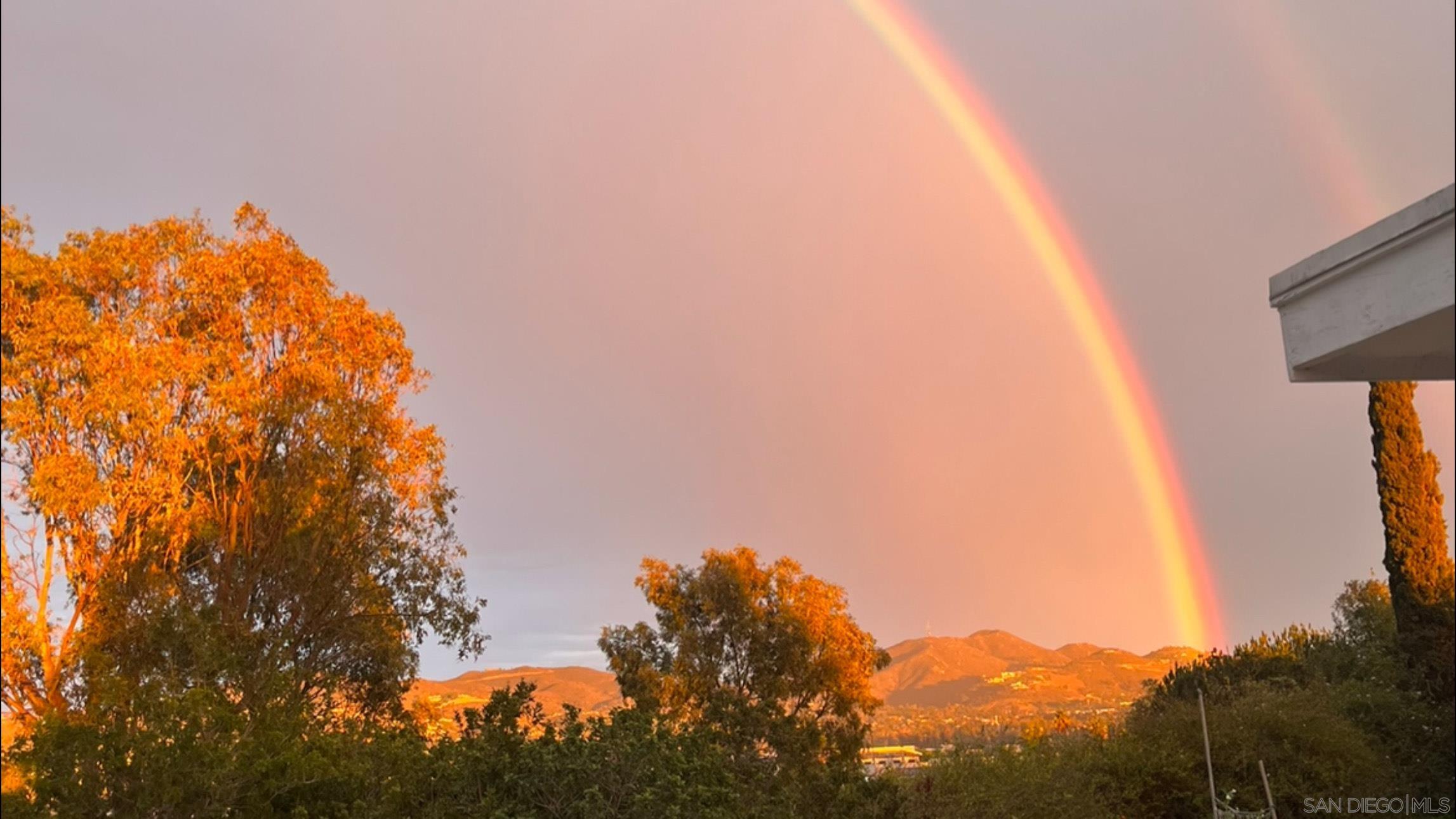 Detail Gallery Image 5 of 29 For 630  Cortez Ave, Vista,  CA 92084 - 3 Beds | 2/1 Baths