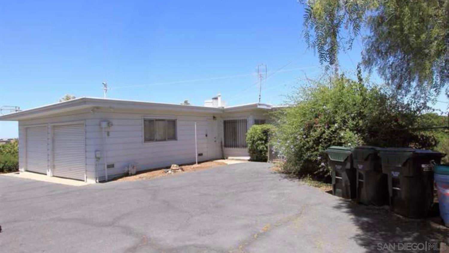 Detail Gallery Image 6 of 29 For 630  Cortez Ave, Vista,  CA 92084 - 3 Beds | 2/1 Baths