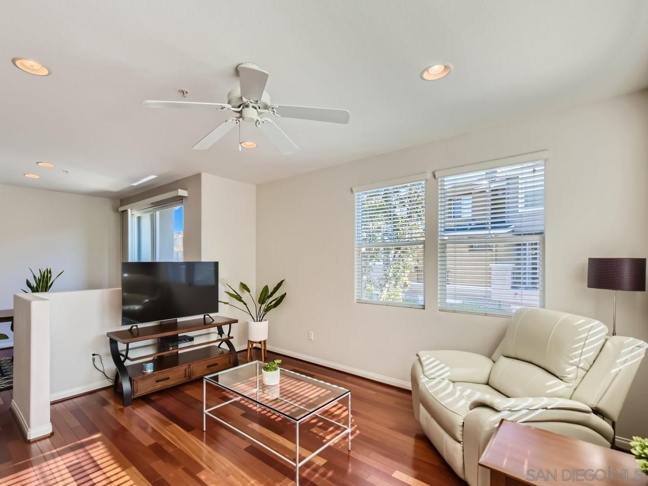 Detail Gallery Image 3 of 25 For 8761  Plaza Park Ln, San Diego,  CA 92123 - 2 Beds | 2/1 Baths