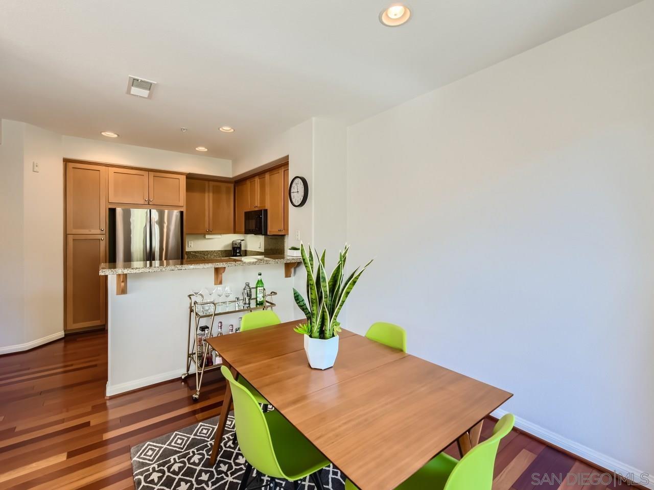 Detail Gallery Image 5 of 25 For 8761  Plaza Park Ln, San Diego,  CA 92123 - 2 Beds | 2/1 Baths