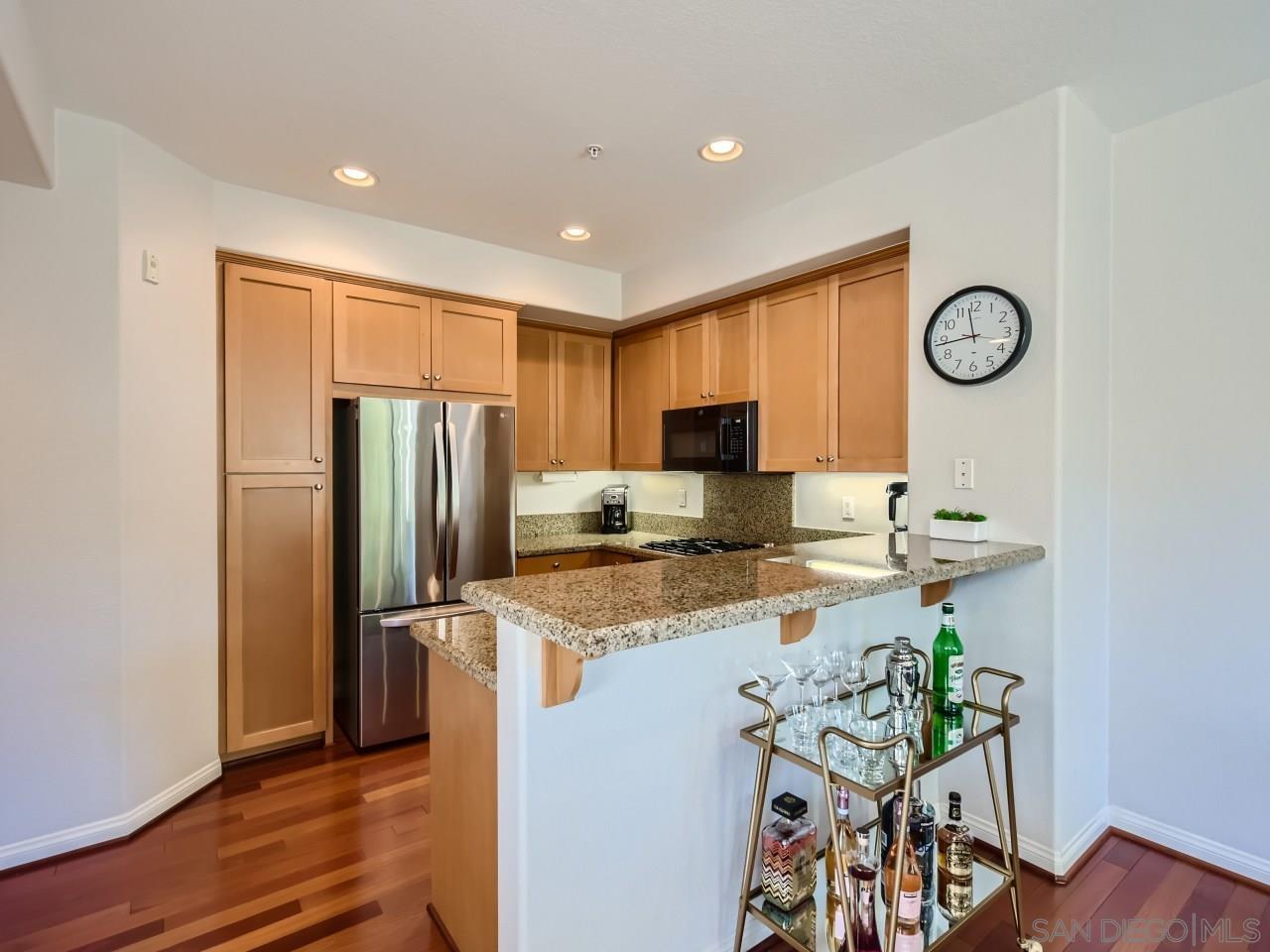 Detail Gallery Image 7 of 25 For 8761  Plaza Park Ln, San Diego,  CA 92123 - 2 Beds | 2/1 Baths