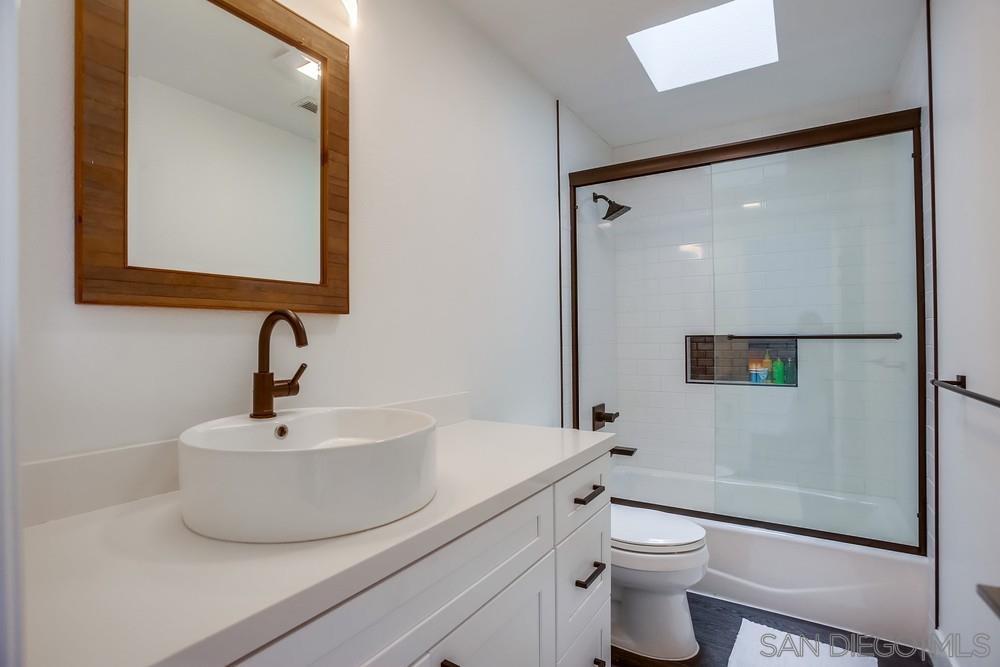 Detail Gallery Image 23 of 25 For 2525  Woodlands Way, Oceanside,  CA 92054 - 3 Beds | 2/1 Baths