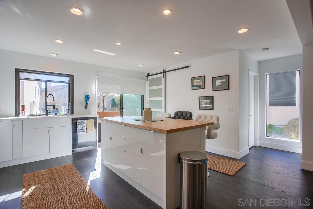 Detail Gallery Image 5 of 25 For 2525  Woodlands Way, Oceanside,  CA 92054 - 3 Beds | 2/1 Baths