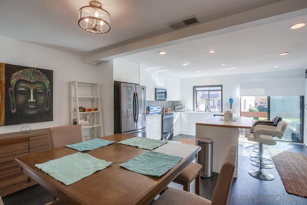 Detail Gallery Image 6 of 25 For 2525  Woodlands Way, Oceanside,  CA 92054 - 3 Beds | 2/1 Baths