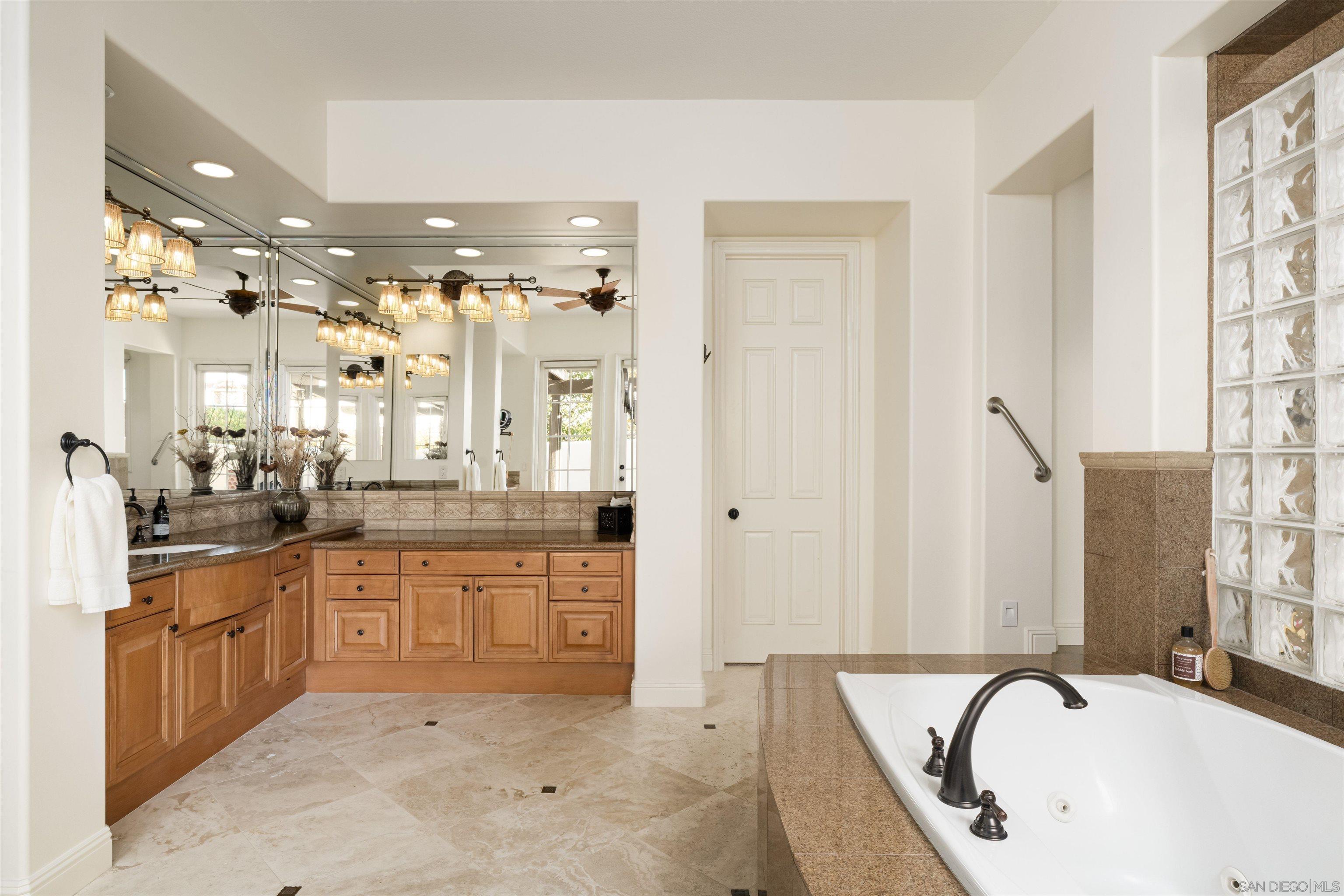 Detail Gallery Image 21 of 41 For 6160  Avenida Del Duque, Rancho Santa Fe,  CA 92067 - 4 Beds | 4/1 Baths