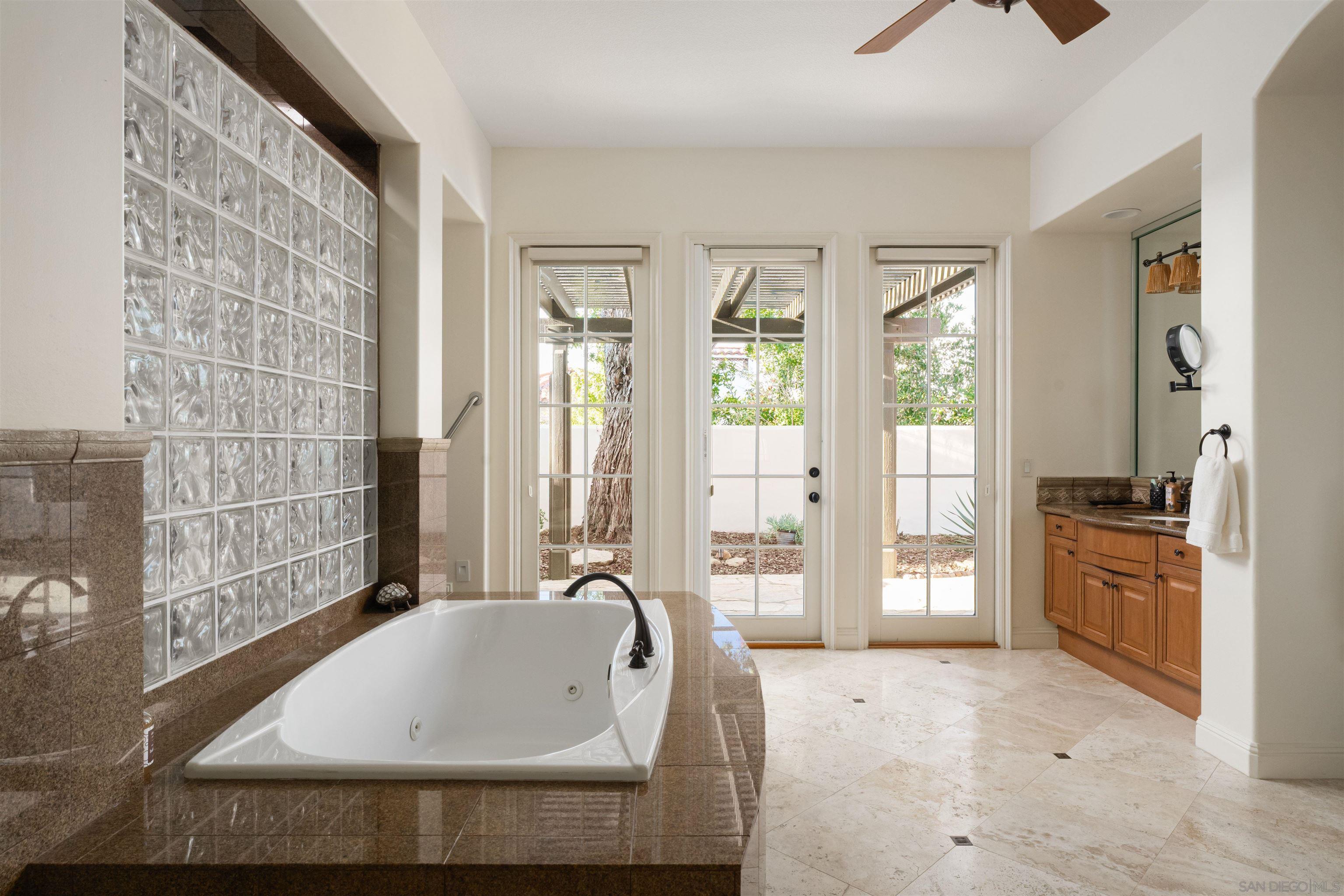 Detail Gallery Image 22 of 41 For 6160  Avenida Del Duque, Rancho Santa Fe,  CA 92067 - 4 Beds | 4/1 Baths