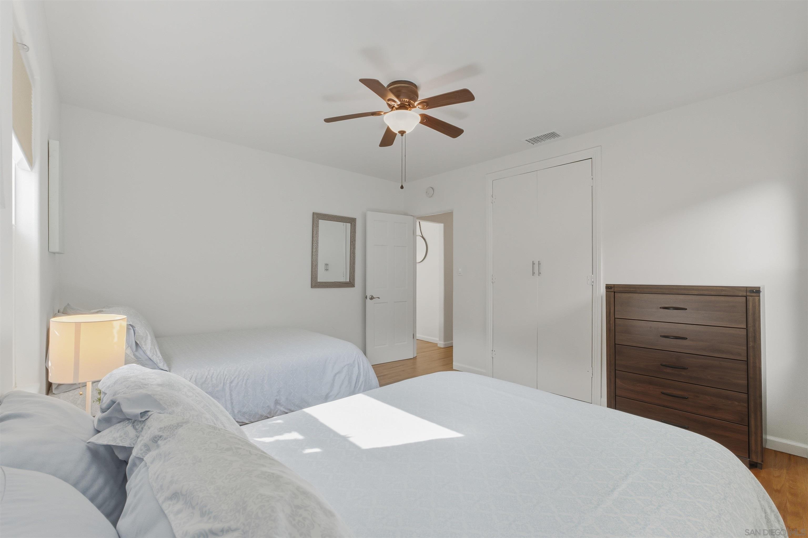 Detail Gallery Image 14 of 55 For 1066-68  Emerald St, San Diego,  CA 92109 - 6 Beds | 4 Baths