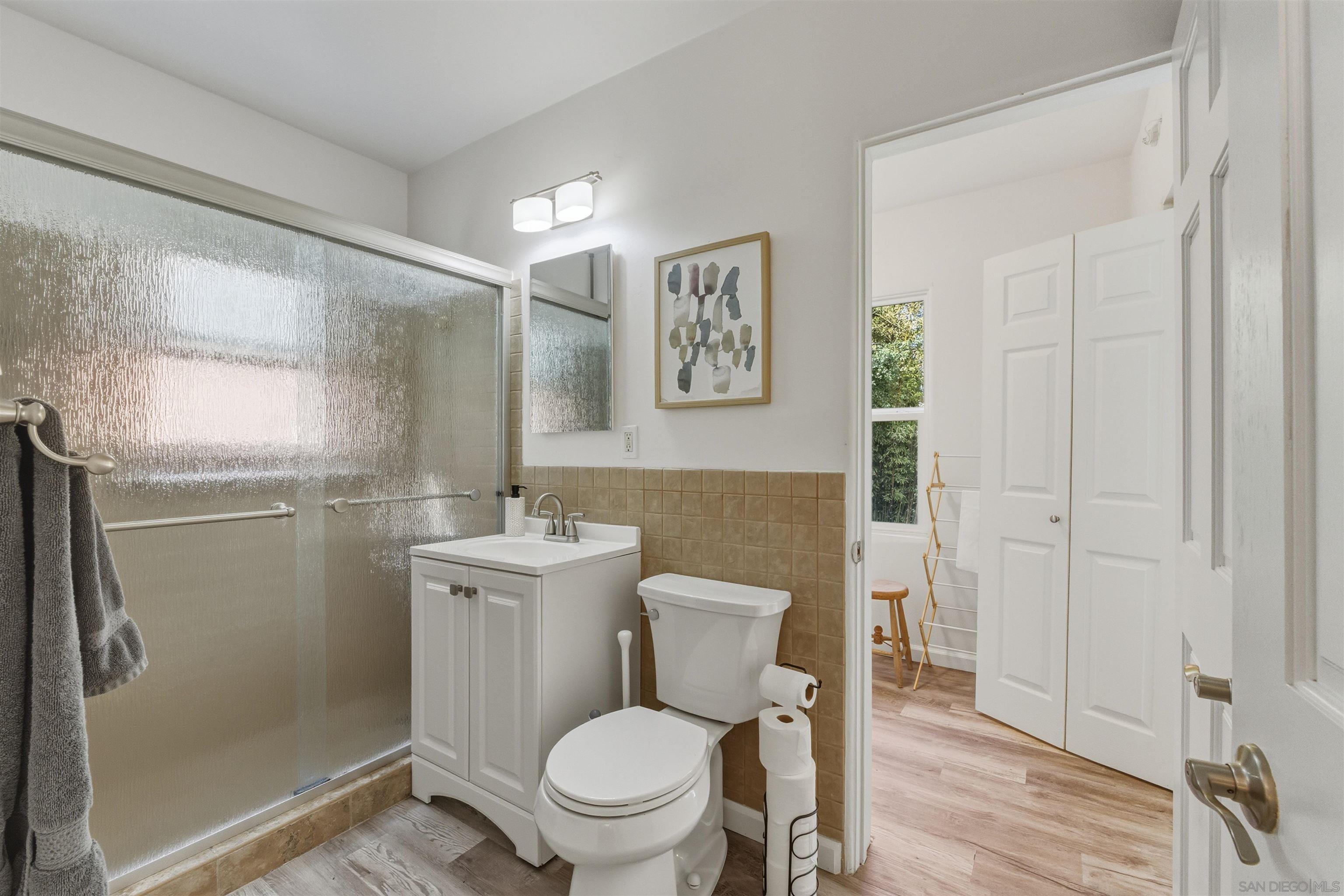 Detail Gallery Image 18 of 55 For 1066-68  Emerald St, San Diego,  CA 92109 - 6 Beds | 4 Baths