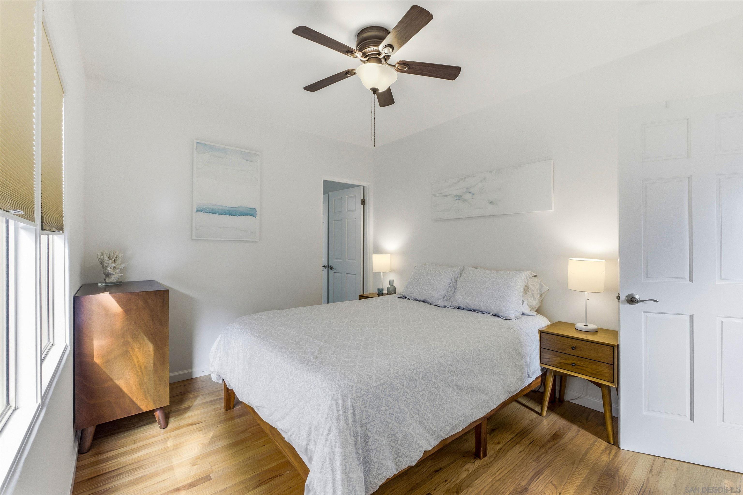 Detail Gallery Image 19 of 55 For 1066-68  Emerald St, San Diego,  CA 92109 - 6 Beds | 4 Baths