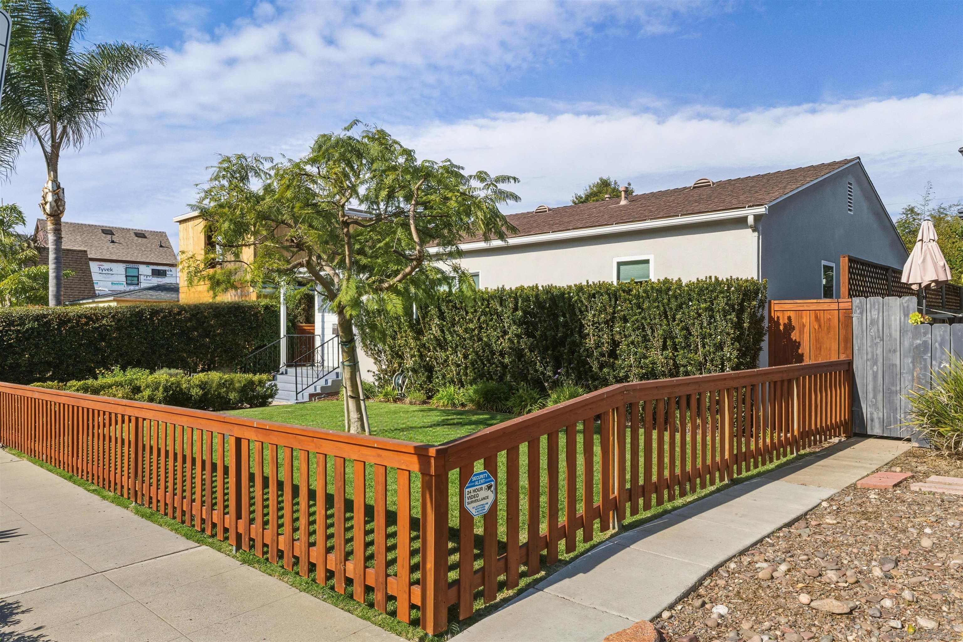 Detail Gallery Image 3 of 55 For 1066-68  Emerald St, San Diego,  CA 92109 - 6 Beds | 4 Baths