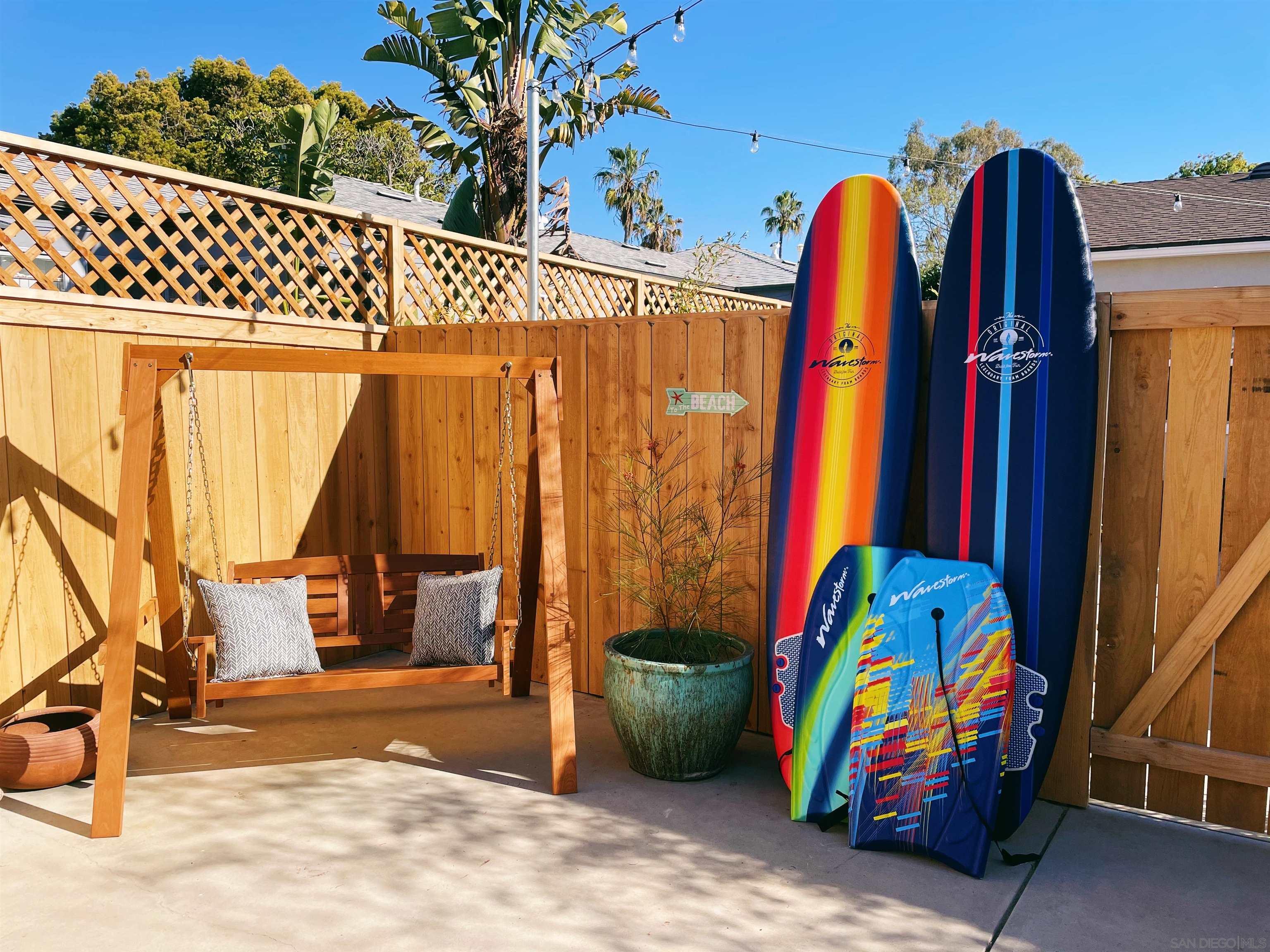 Detail Gallery Image 28 of 55 For 1066-68  Emerald St, San Diego,  CA 92109 - 6 Beds | 4 Baths