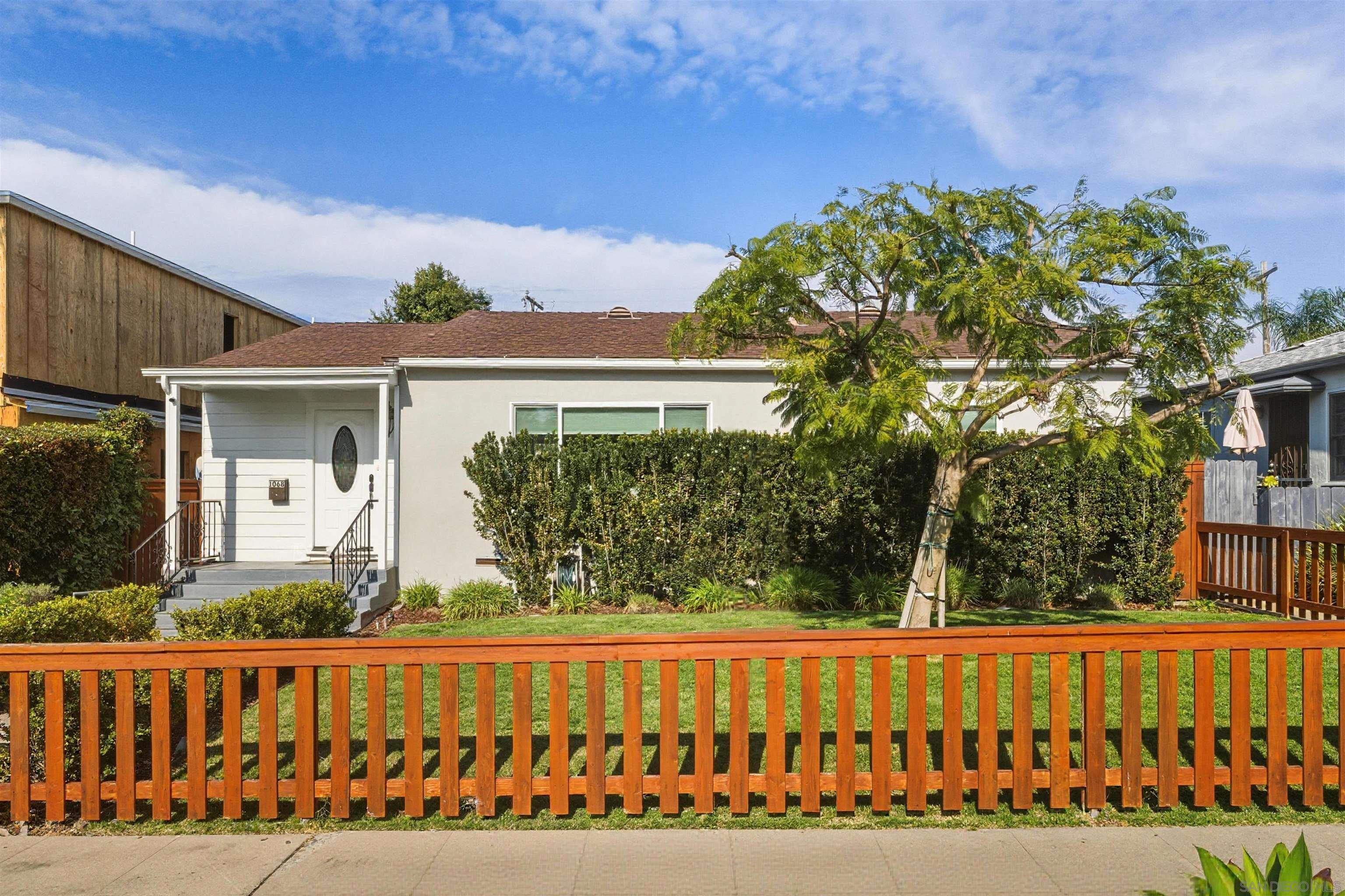 Detail Gallery Image 4 of 55 For 1066-68  Emerald St, San Diego,  CA 92109 - 6 Beds | 4 Baths