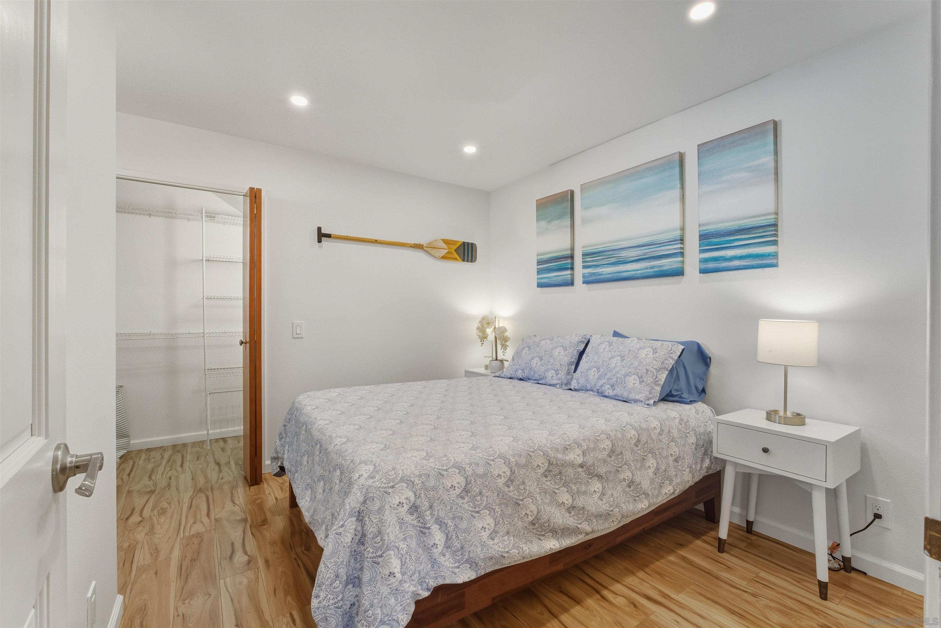 Detail Gallery Image 36 of 55 For 1066-68  Emerald St, San Diego,  CA 92109 - 6 Beds | 4 Baths