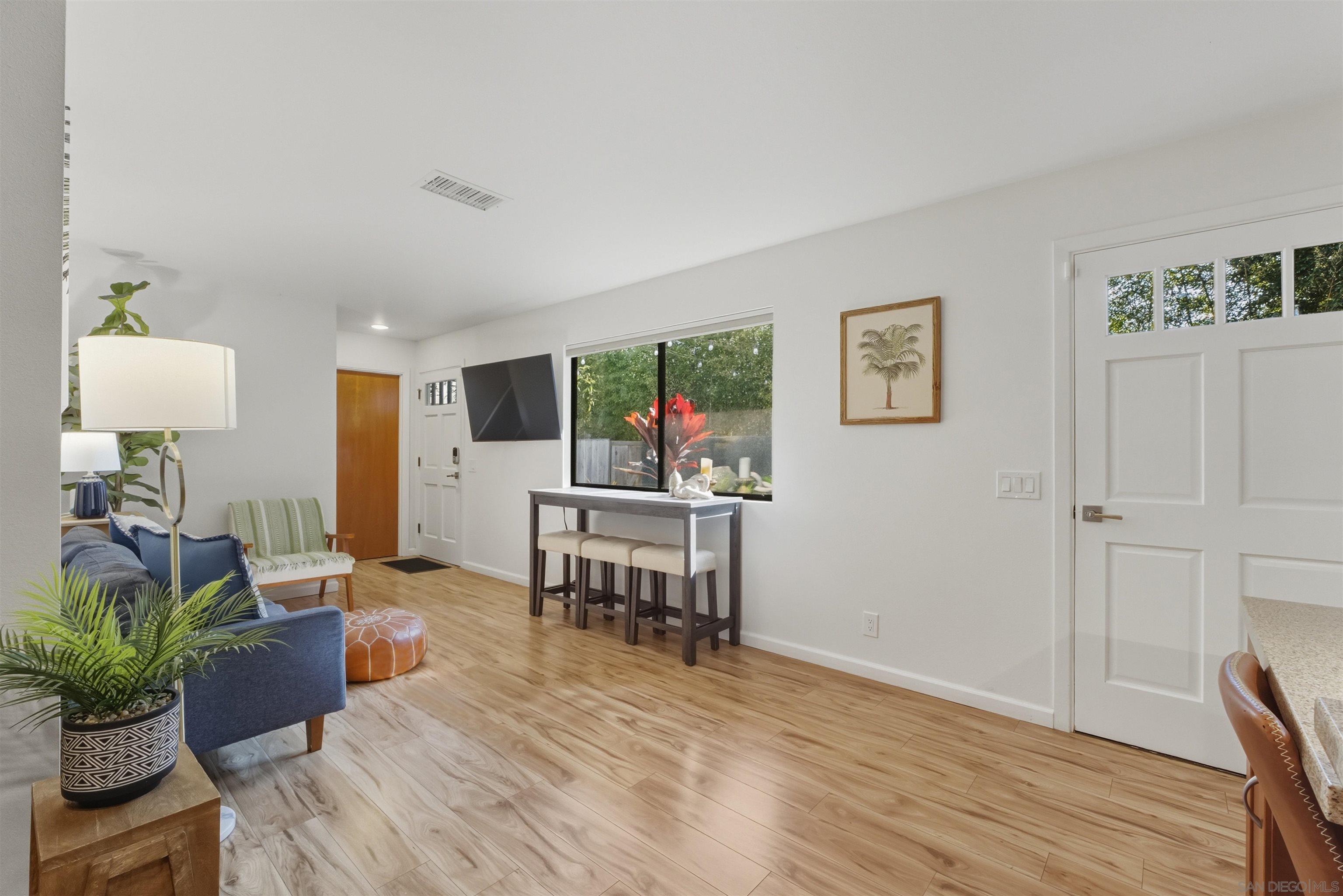 Detail Gallery Image 40 of 55 For 1066-68  Emerald St, San Diego,  CA 92109 - 6 Beds | 4 Baths