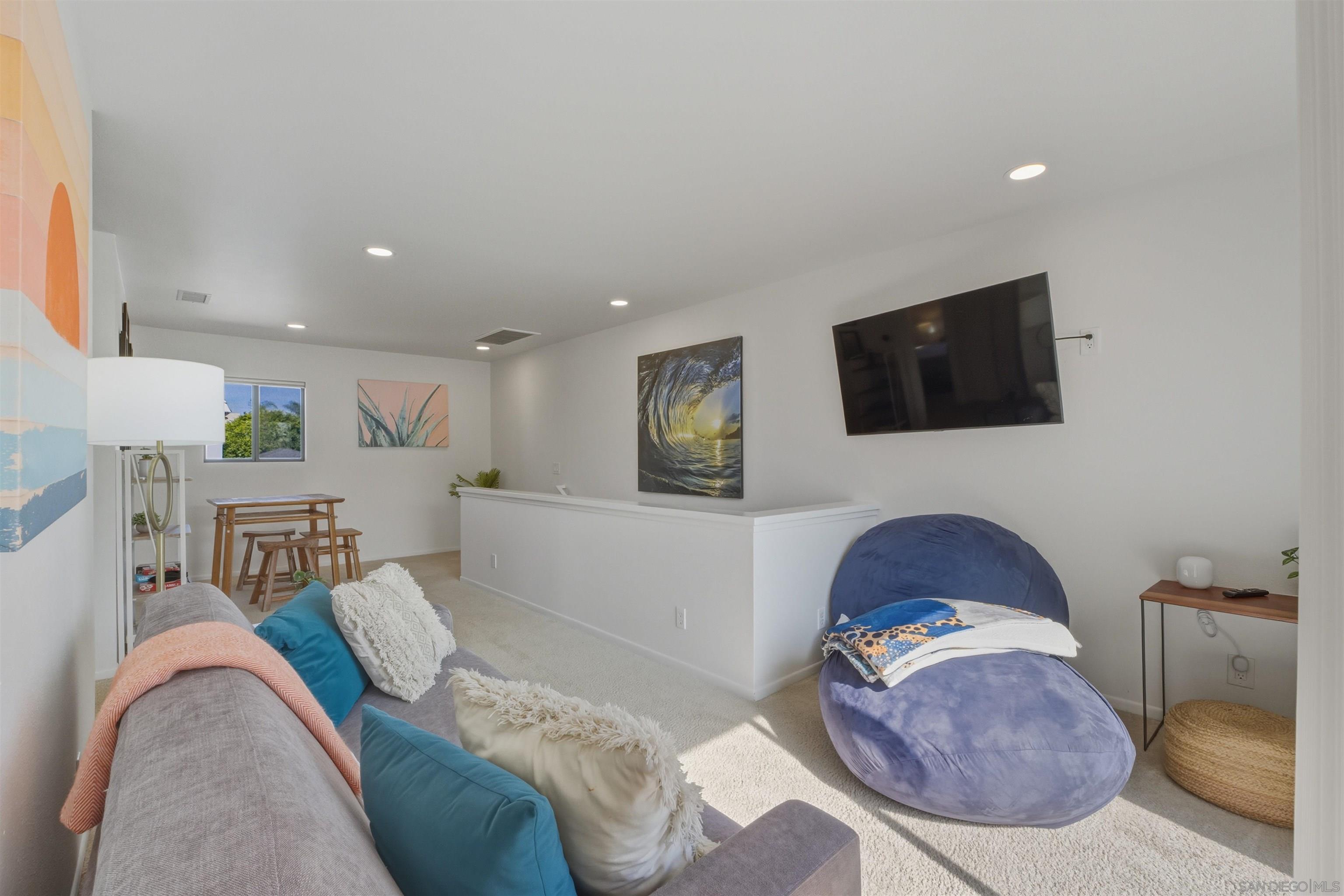 Detail Gallery Image 43 of 55 For 1066-68  Emerald St, San Diego,  CA 92109 - 6 Beds | 4 Baths