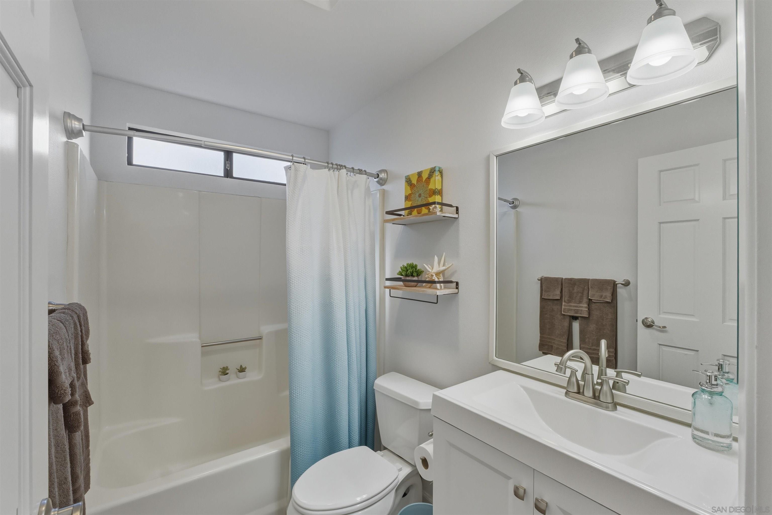 Detail Gallery Image 48 of 55 For 1066-68  Emerald St, San Diego,  CA 92109 - 6 Beds | 4 Baths