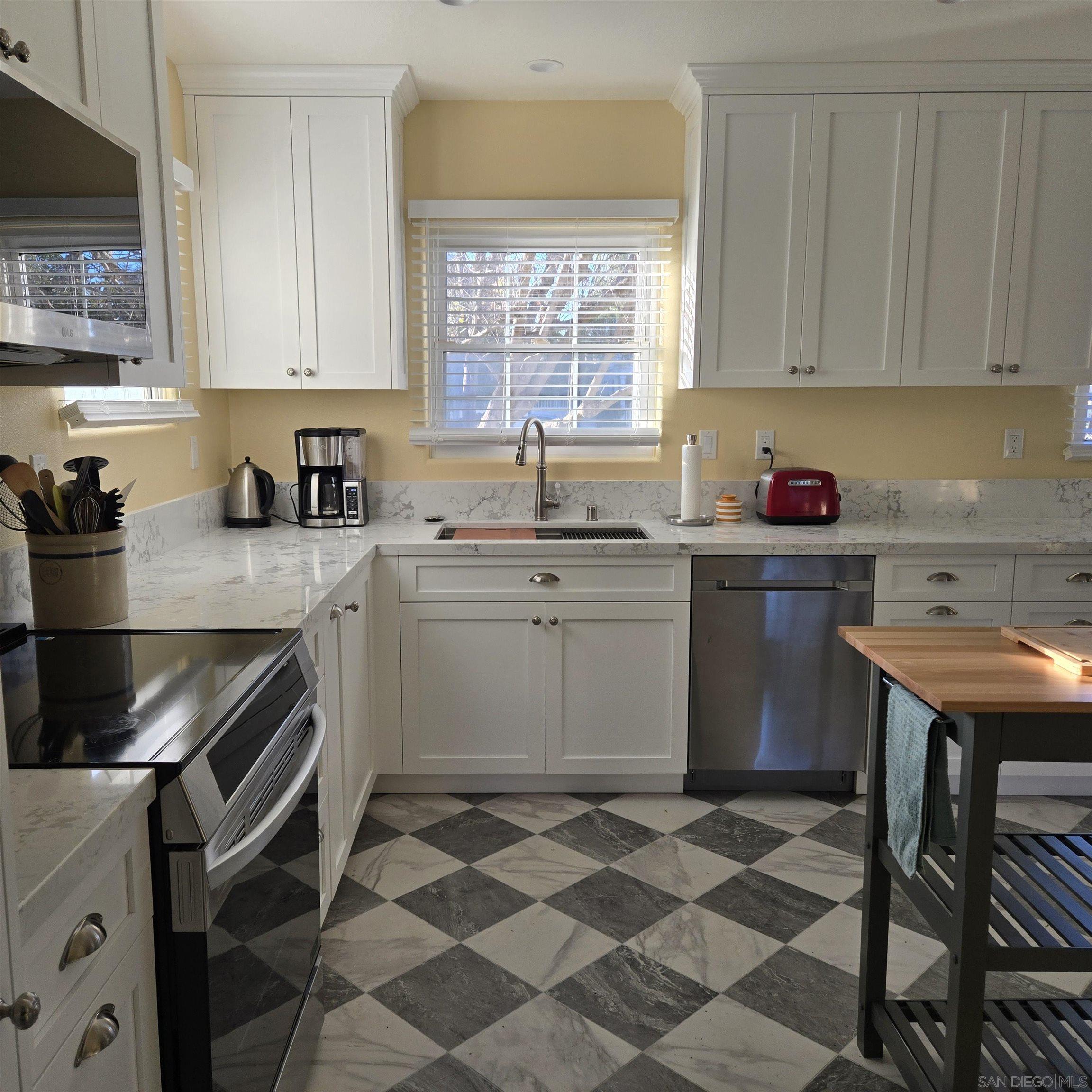 Detail Gallery Image 12 of 40 For 901  a Ave, Coronado,  CA 92118 - 3 Beds | 2 Baths