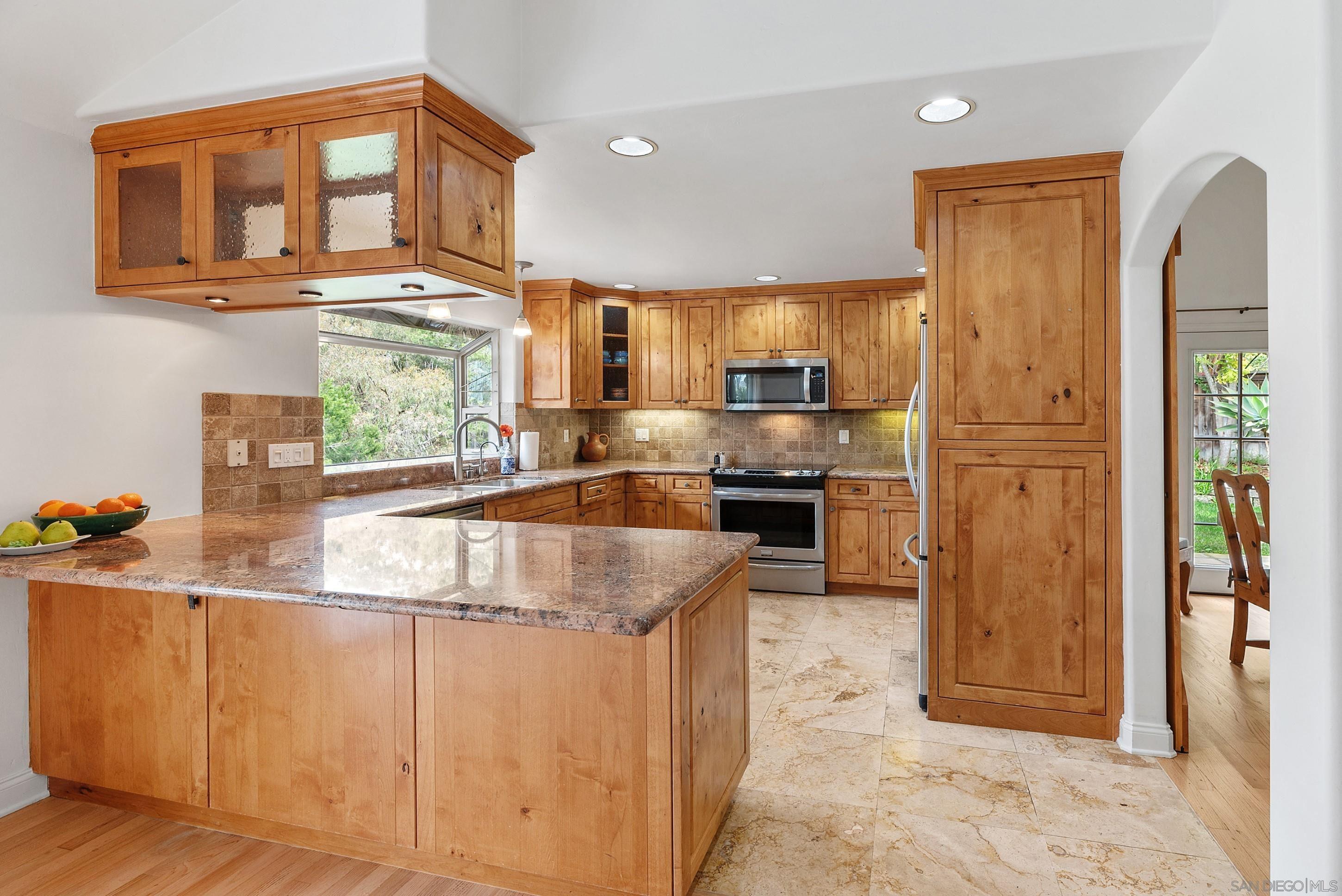 Detail Gallery Image 13 of 73 For 2726  Naples Ct, Carlsbad,  CA 92010 - 4 Beds | 3 Baths