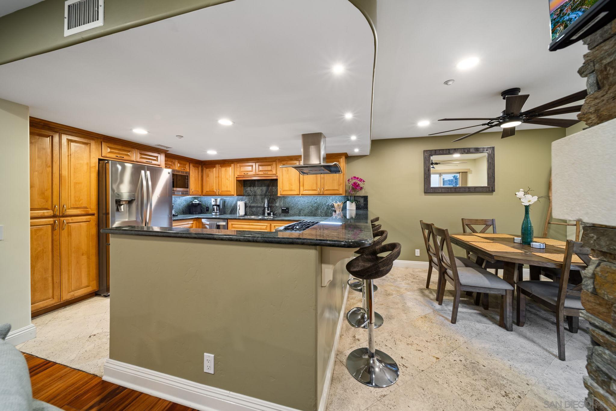 Detail Gallery Image 12 of 51 For 886  Felspar St, San Diego,  CA 92109 - 3 Beds | 2/1 Baths