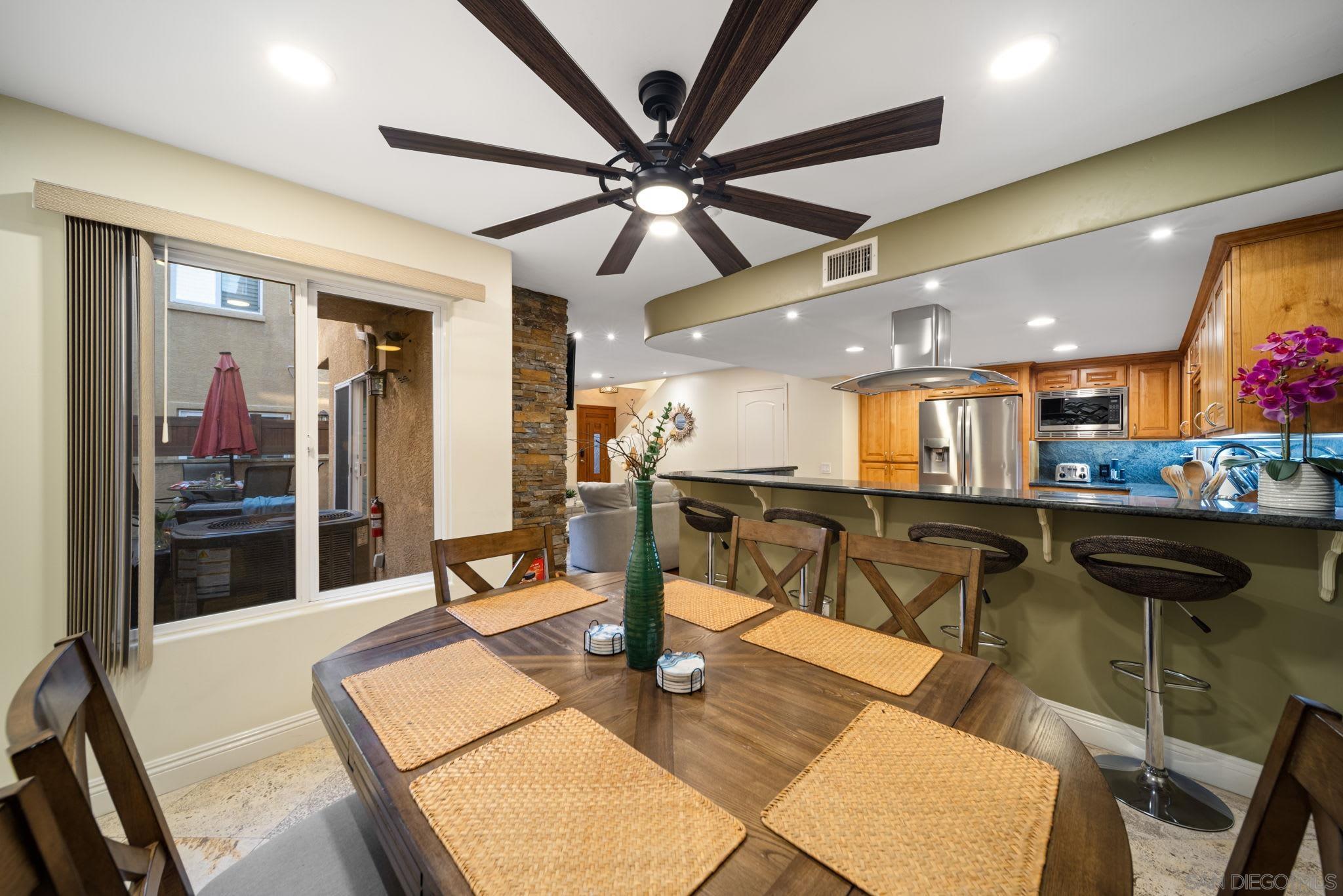 Detail Gallery Image 15 of 51 For 886  Felspar St, San Diego,  CA 92109 - 3 Beds | 2/1 Baths