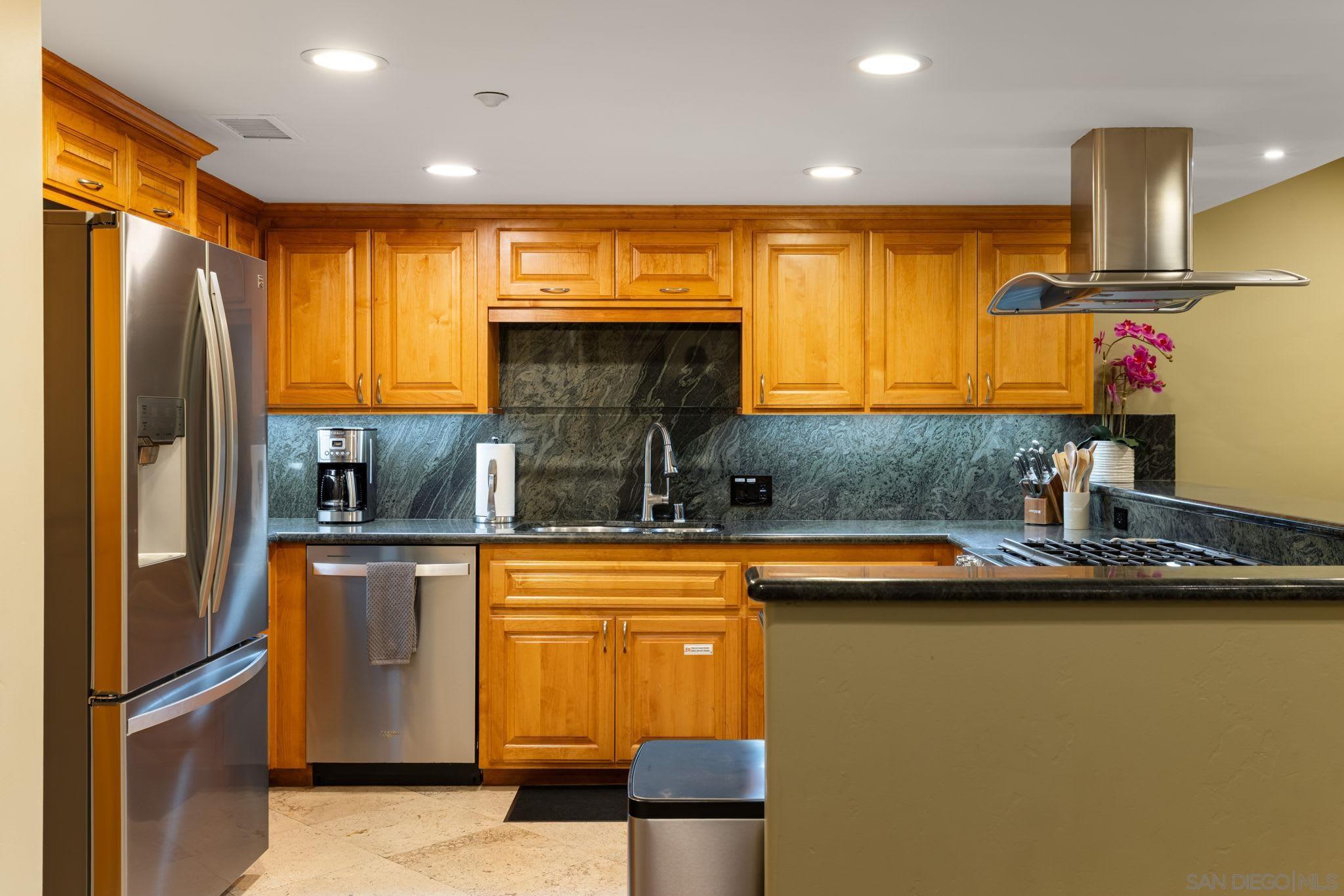 Detail Gallery Image 16 of 51 For 886  Felspar St, San Diego,  CA 92109 - 3 Beds | 2/1 Baths