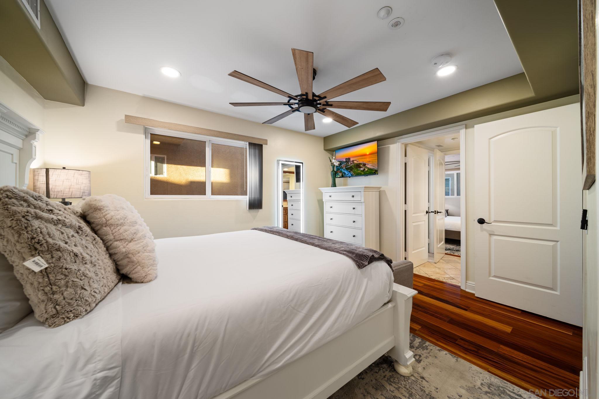 Detail Gallery Image 20 of 51 For 886  Felspar St, San Diego,  CA 92109 - 3 Beds | 2/1 Baths