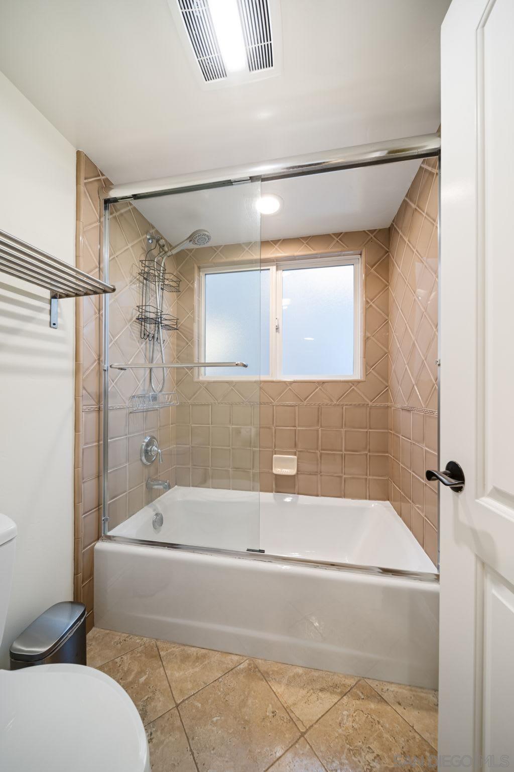 Detail Gallery Image 24 of 51 For 886  Felspar St, San Diego,  CA 92109 - 3 Beds | 2/1 Baths