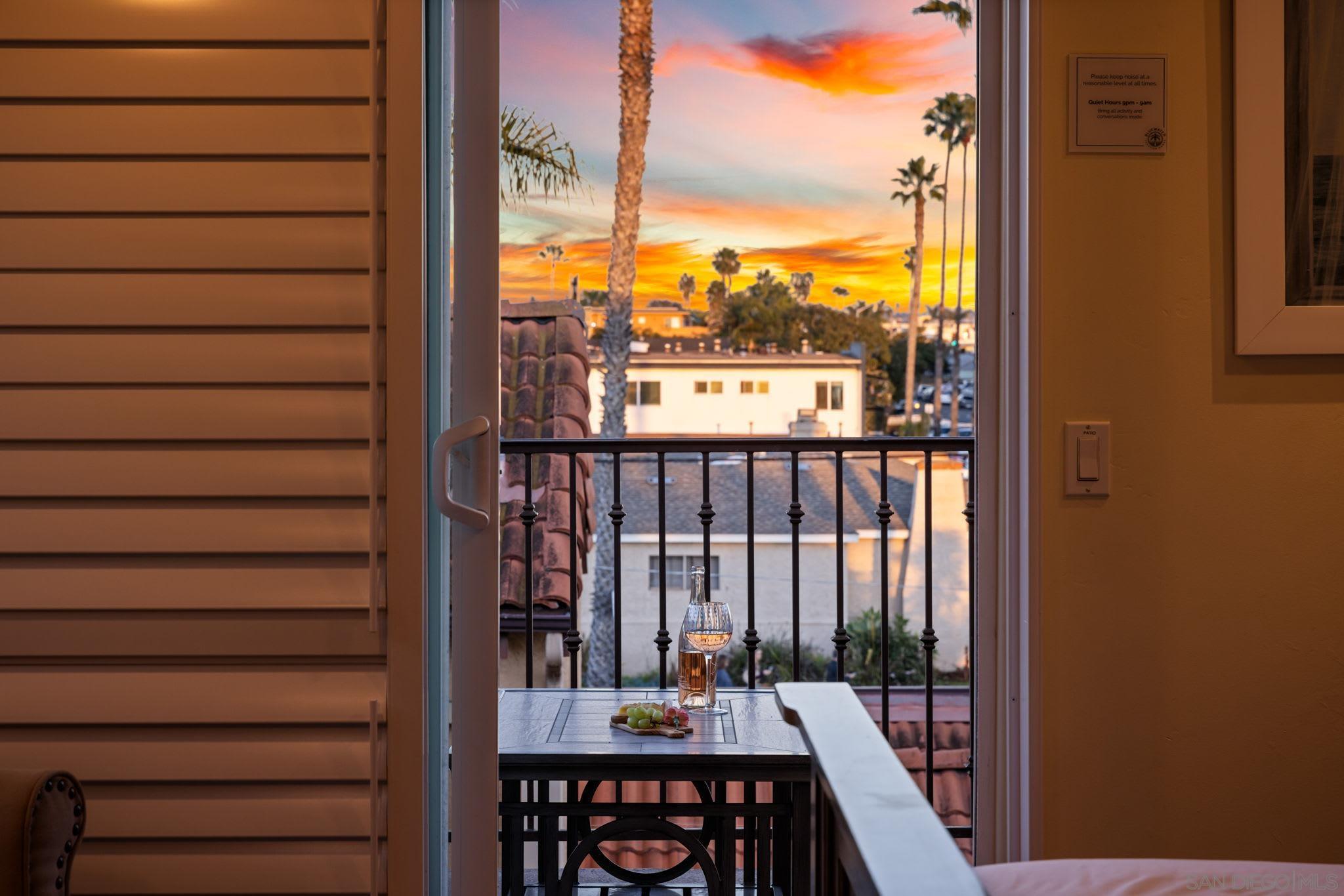 Detail Gallery Image 28 of 51 For 886  Felspar St, San Diego,  CA 92109 - 3 Beds | 2/1 Baths