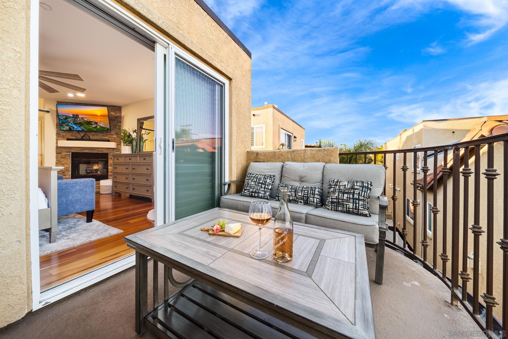 Detail Gallery Image 32 of 51 For 886  Felspar St, San Diego,  CA 92109 - 3 Beds | 2/1 Baths